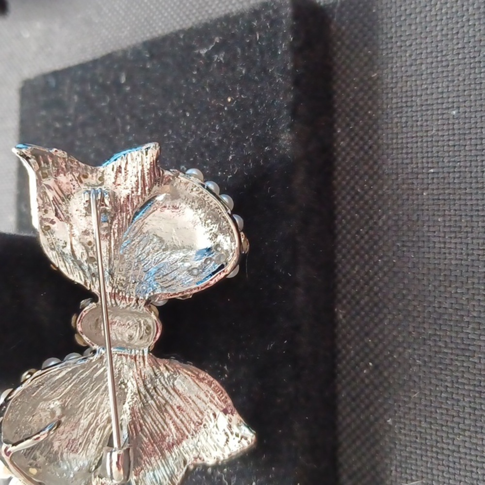 Brooche - Picture 2 of 2